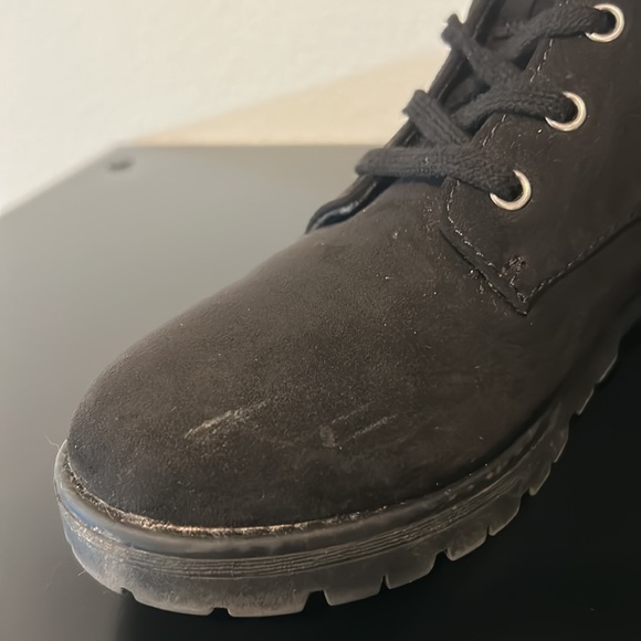 Old Navy Faux Fur Trim Suede Lace-Up Boots - Picture 3 of 6